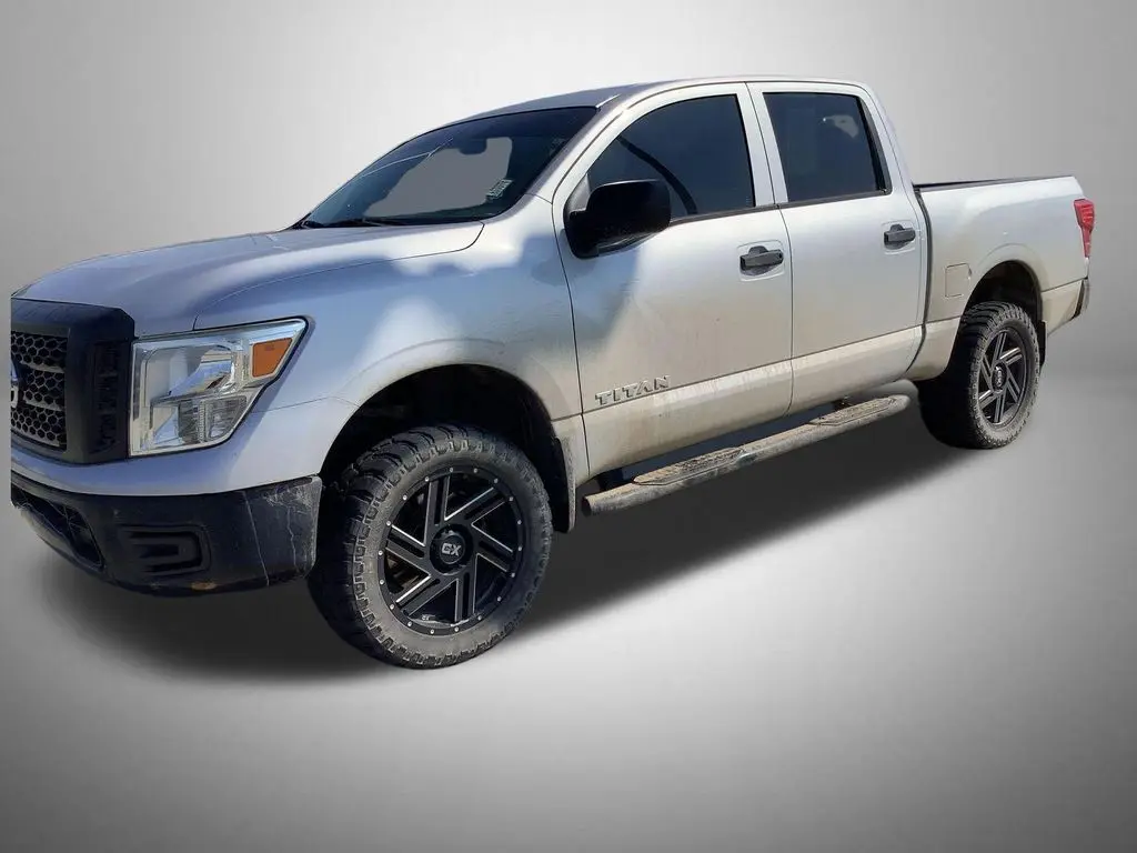 2017 Nissan Titan SV
