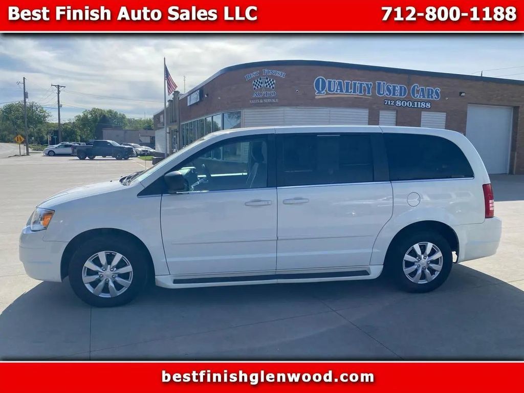 2010 Chrysler Town & Country RT
