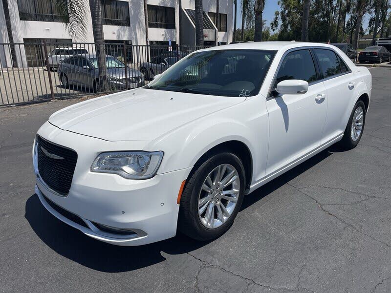 2017 Chrysler 300 Limited