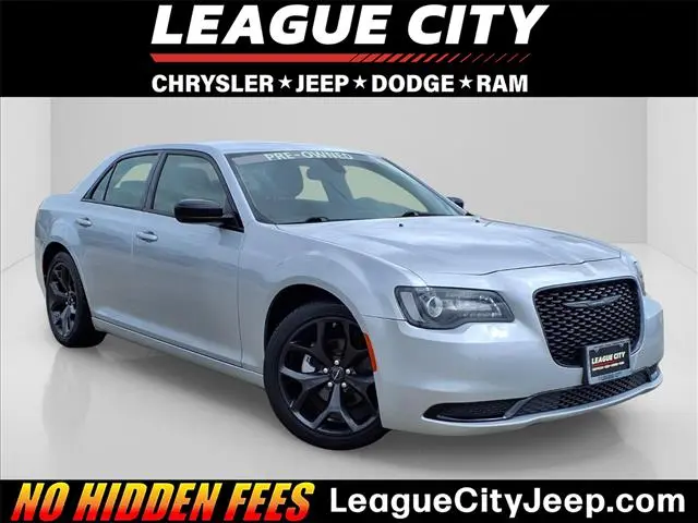 2023 Chrysler 300 Touring
