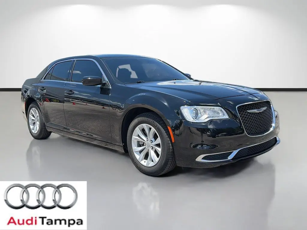 2023 Chrysler 300 Touring
