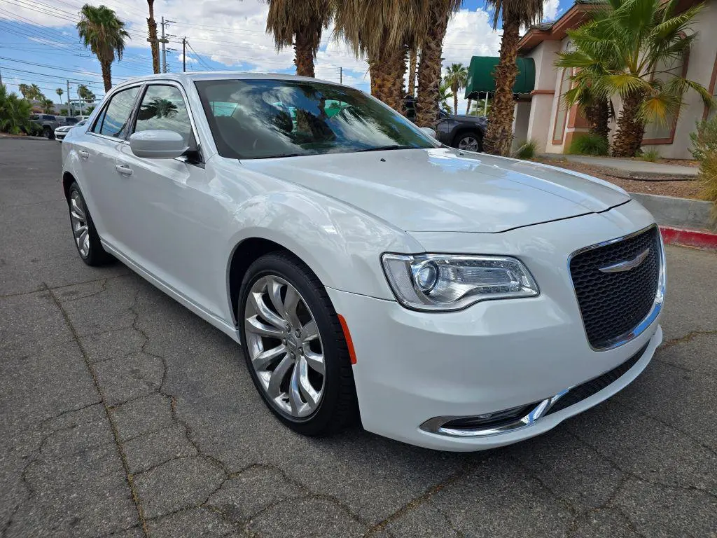 2018 Chrysler 300 Touring