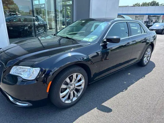 2018 Chrysler 300 Touring