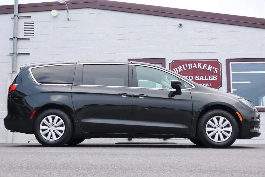 2020 Chrysler Voyager L