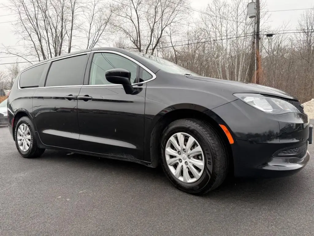 2021 Chrysler Voyager L