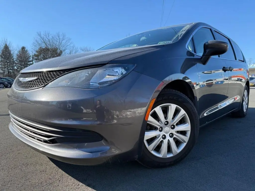 2020 Chrysler Voyager L
