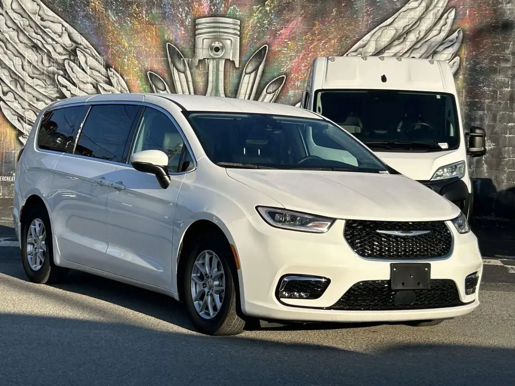 2023 Chrysler Pacifica Touring L