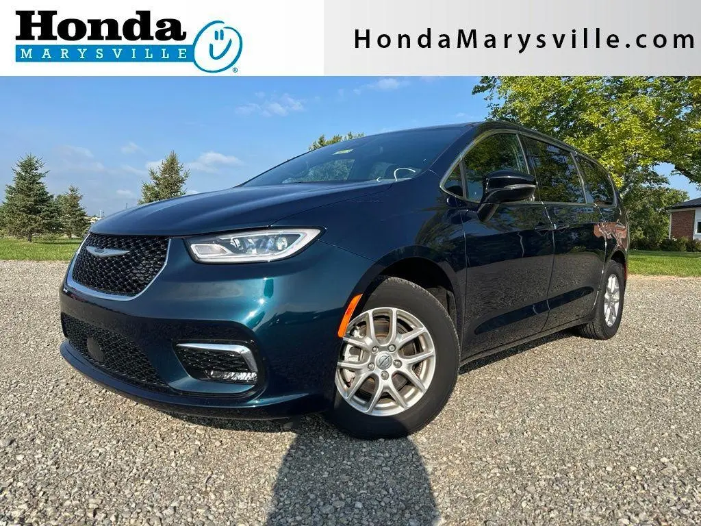 2025 Chrysler Pacifica Select