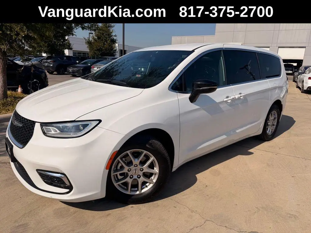2025 Chrysler Pacifica Select