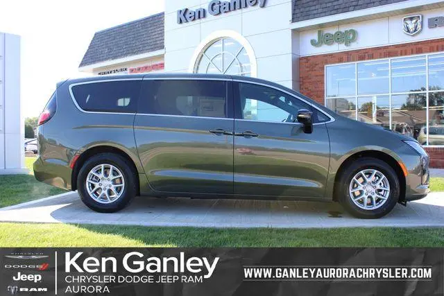 2027 Chrysler Pacifica Select