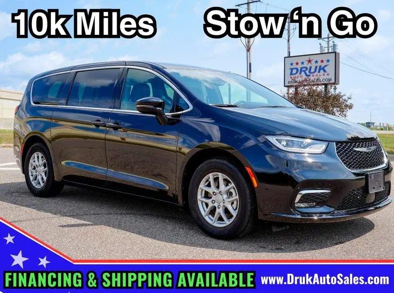 2026 Chrysler Pacifica Select