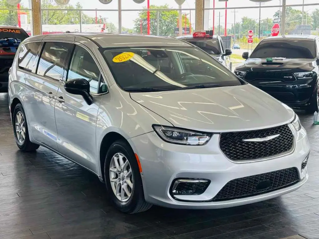 2024 Chrysler Pacifica Touring L