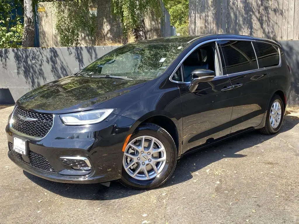 2025 Chrysler Pacifica Select