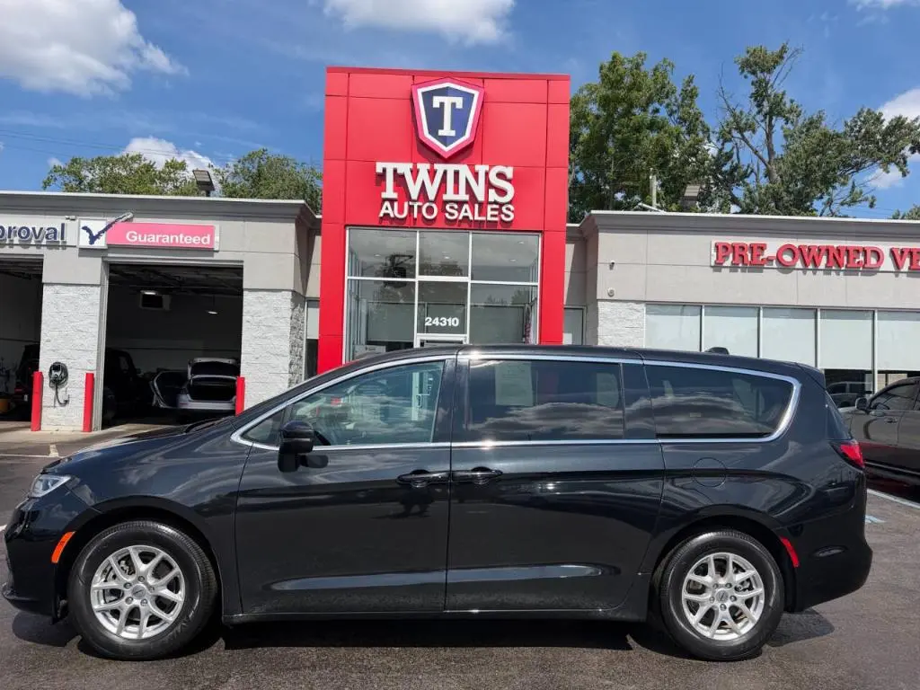 2023 Chrysler Pacifica Touring L
