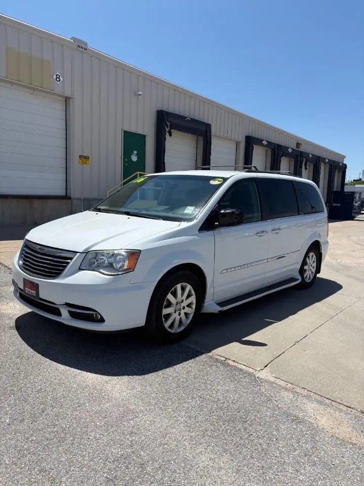 2016 Chrysler Town and Country Touring