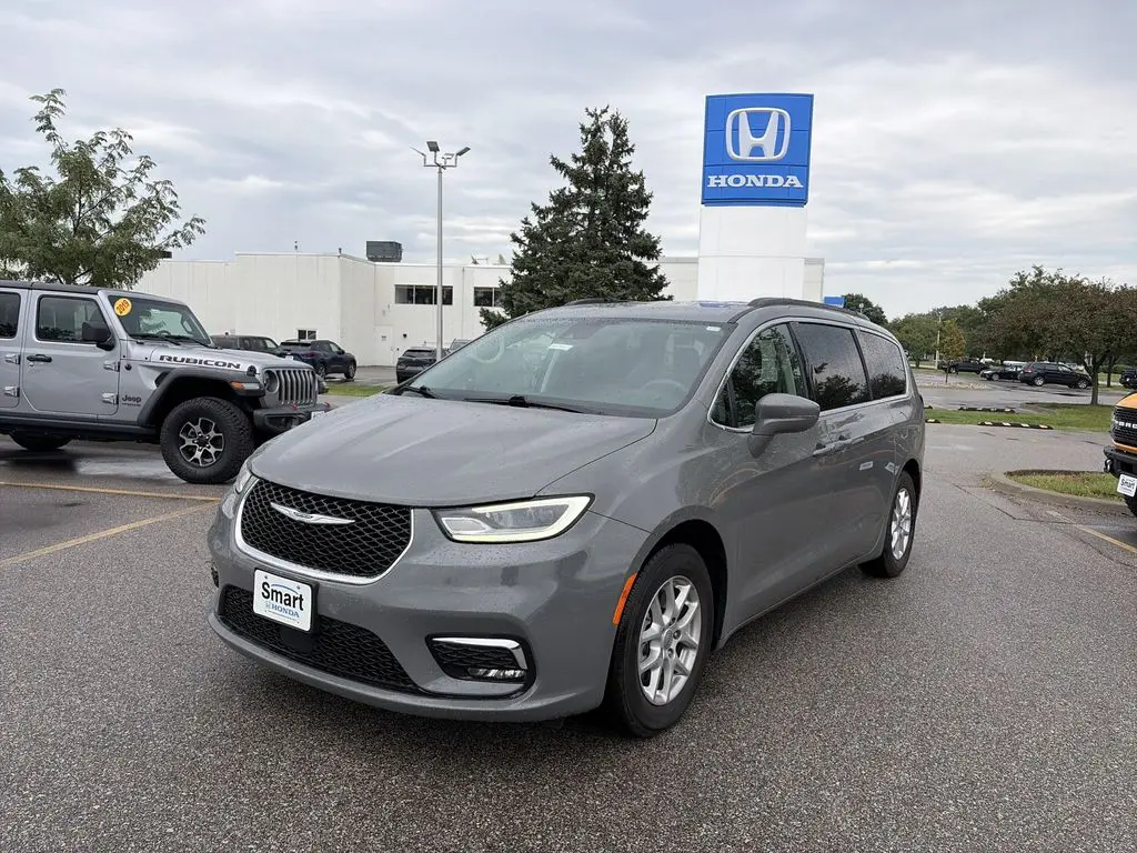 2022 Chrysler Pacifica Touring L