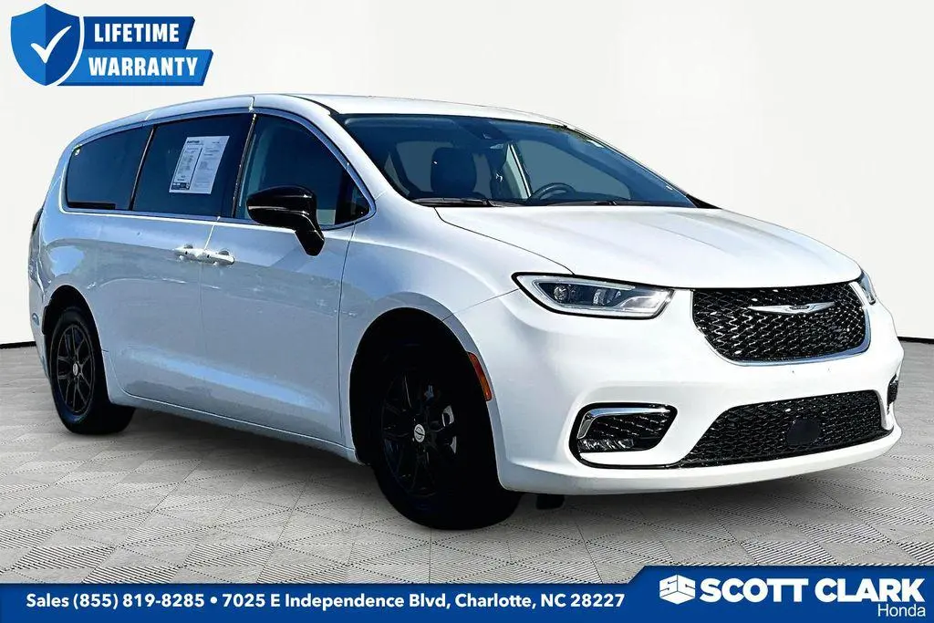 2024 Chrysler Pacifica Touring L