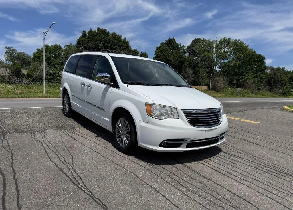2014 Chrysler Town and Country Touring-L