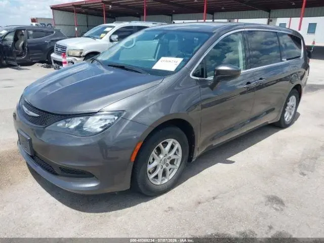2022 Chrysler Voyager LX