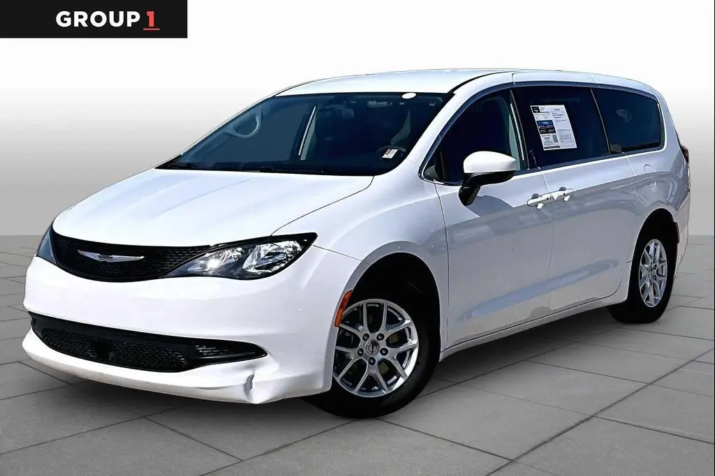 2022 Chrysler Voyager LX