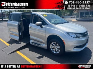 2023 Chrysler Voyager LX