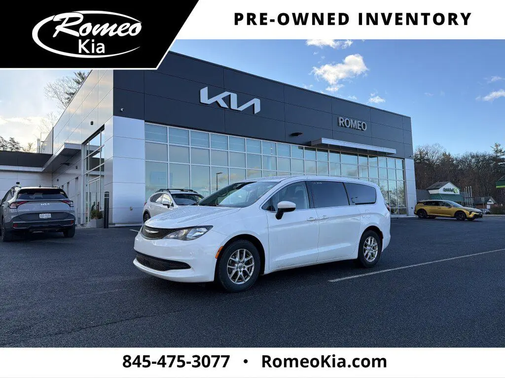 2023 Chrysler Voyager LX