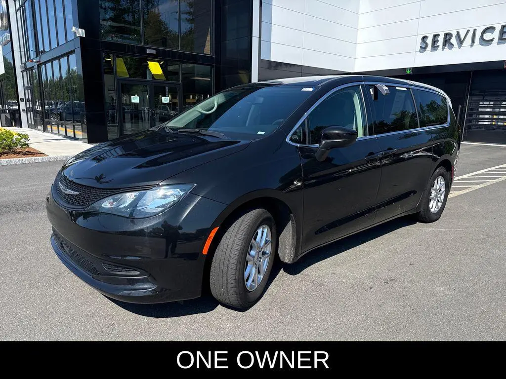 2023 Chrysler Voyager LX