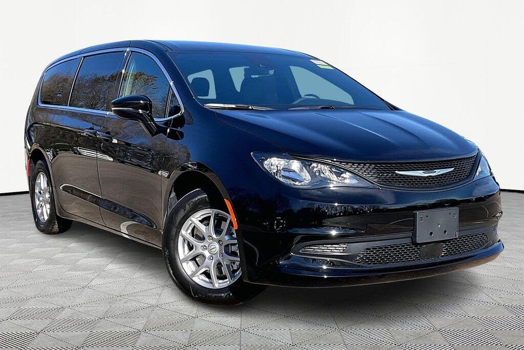 2026 Chrysler Voyager LX