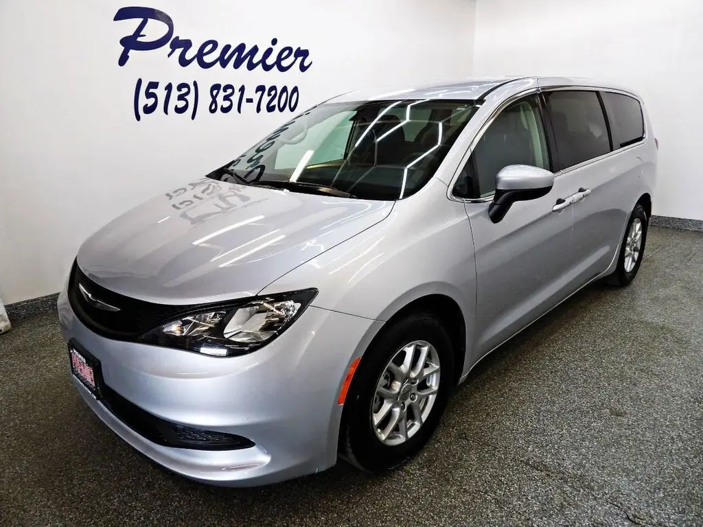 2022 Chrysler Voyager LX