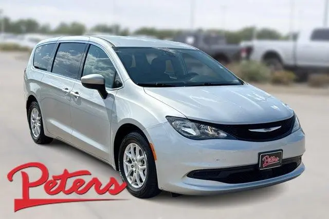 2022 Chrysler Voyager LX
