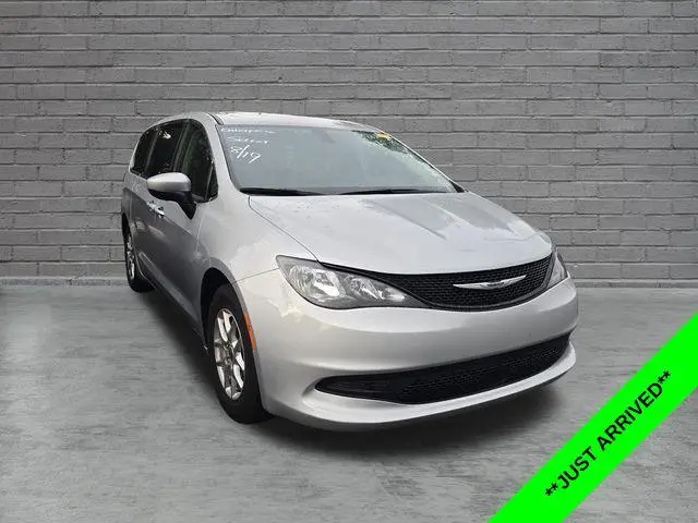 2022 Chrysler Voyager LX
