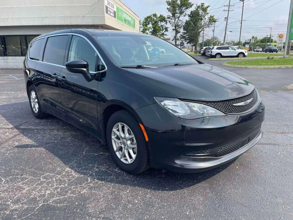 2023 Chrysler Voyager LX