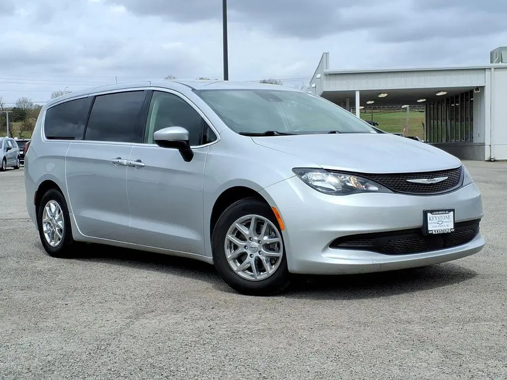 2023 Chrysler Voyager LX