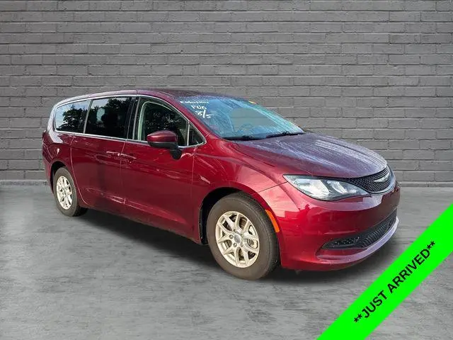 2023 Chrysler Voyager LX