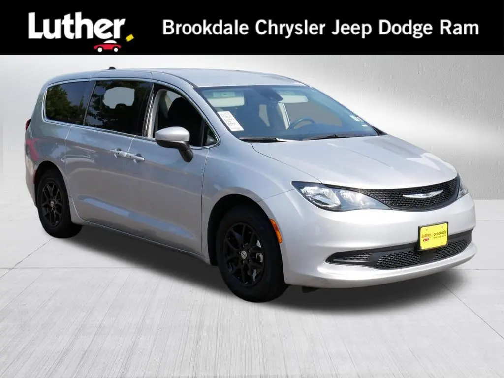 2023 Chrysler Voyager LX
