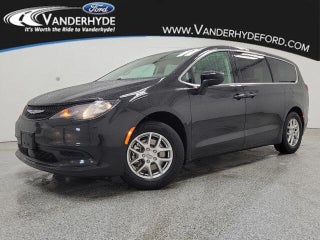 2024 Chrysler Voyager LX