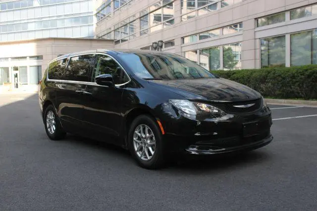 2024 Chrysler Voyager LX