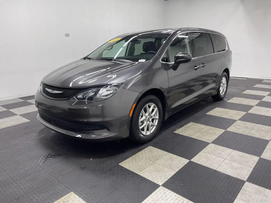 2023 Chrysler Voyager LX