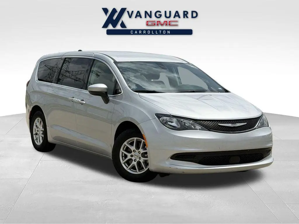 2022 Chrysler Voyager LX