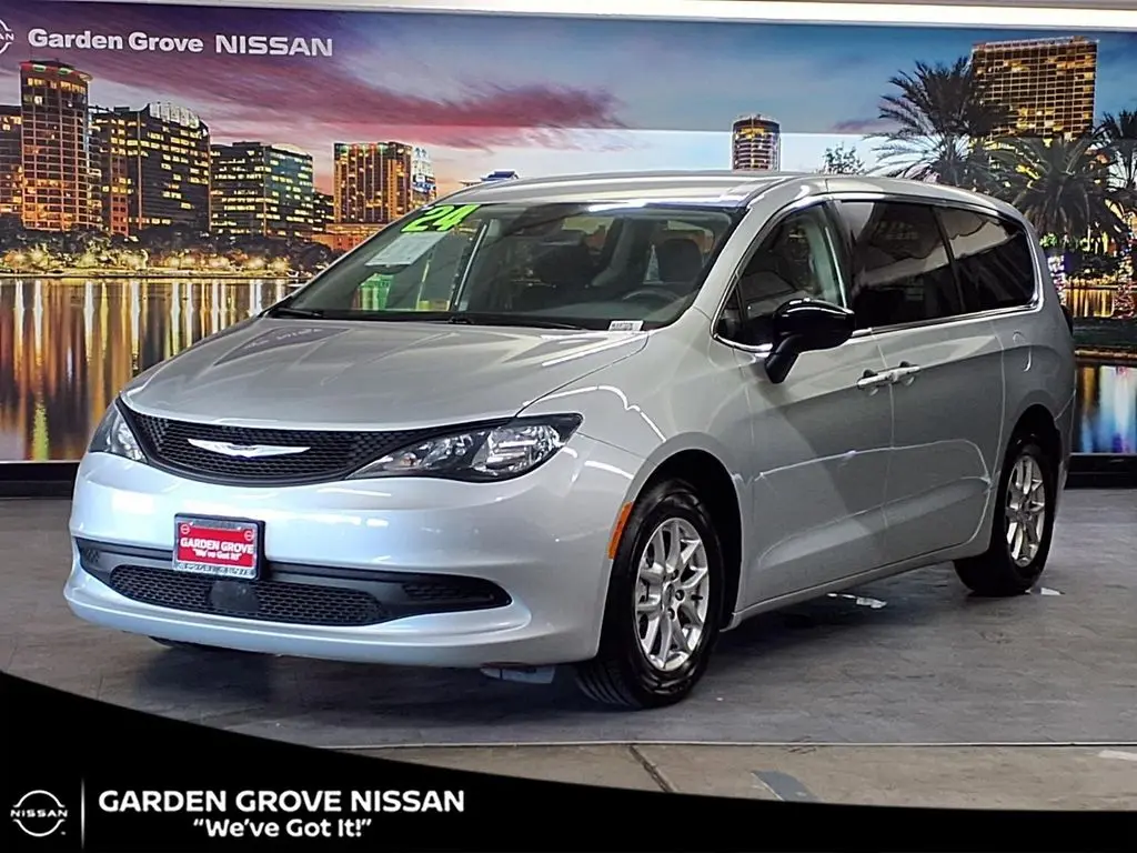 2024 Chrysler Voyager LX
