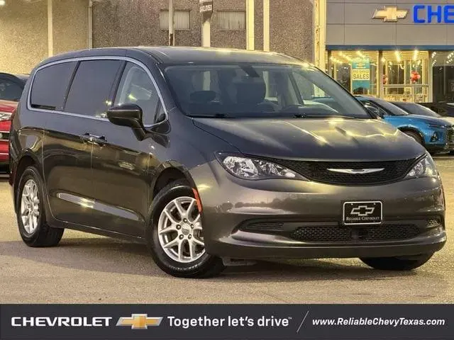 2022 Chrysler Voyager LX