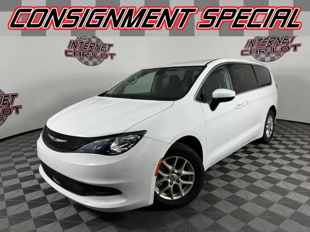 2022 Chrysler Voyager LX