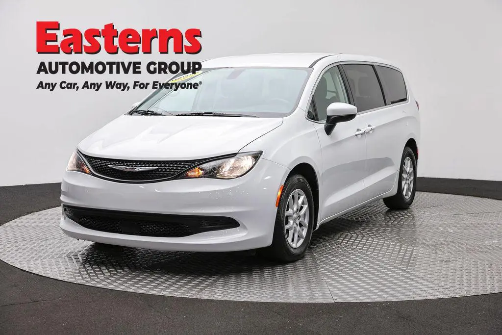 2022 Chrysler Voyager LX