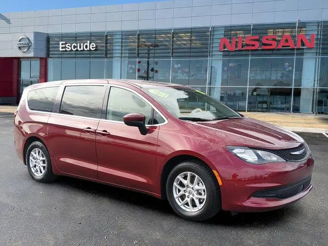 2022 Chrysler Voyager LX