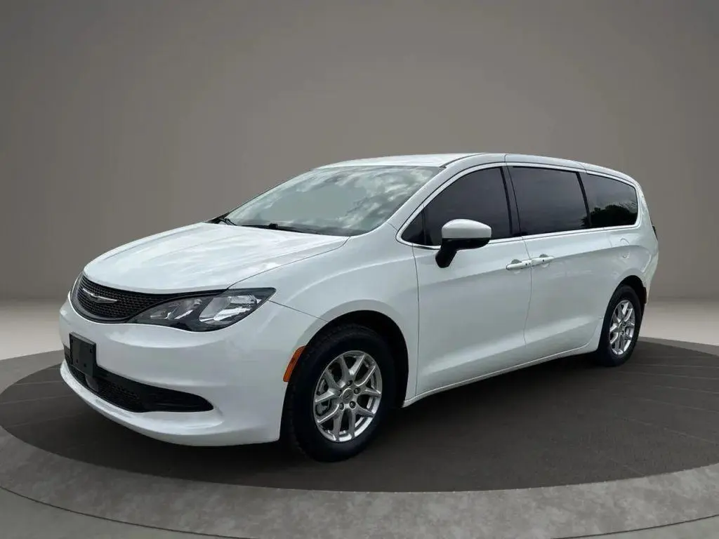 2023 Chrysler Voyager LX