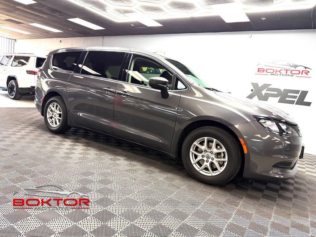 2023 Chrysler Voyager LX