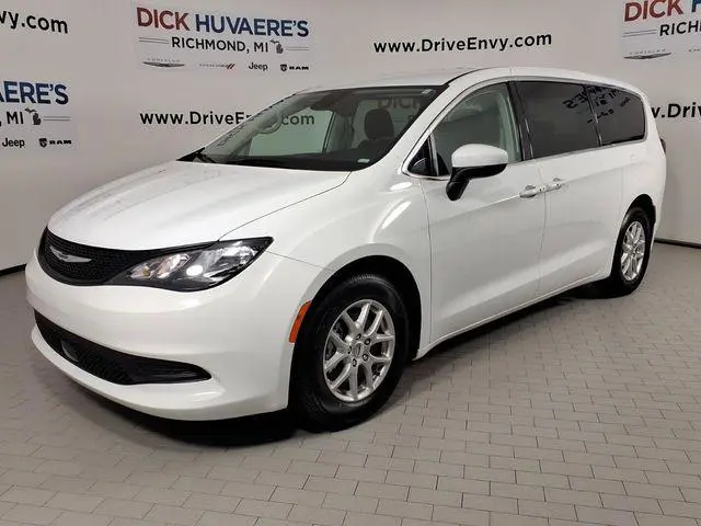 2023 Chrysler Voyager LX