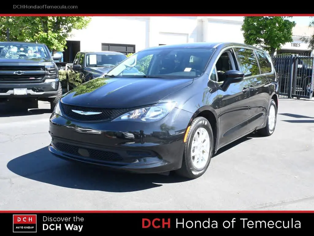 2023 Chrysler Voyager LX