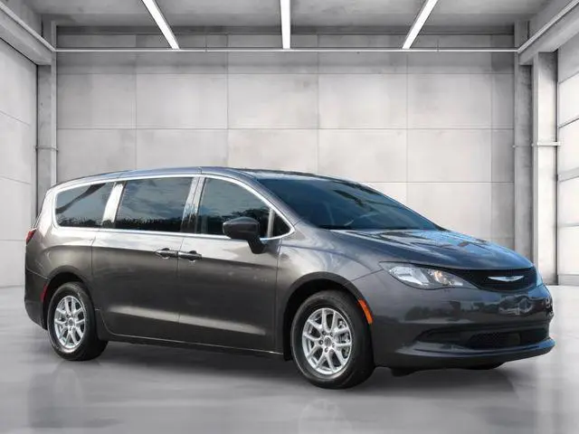 2023 Chrysler Voyager LX