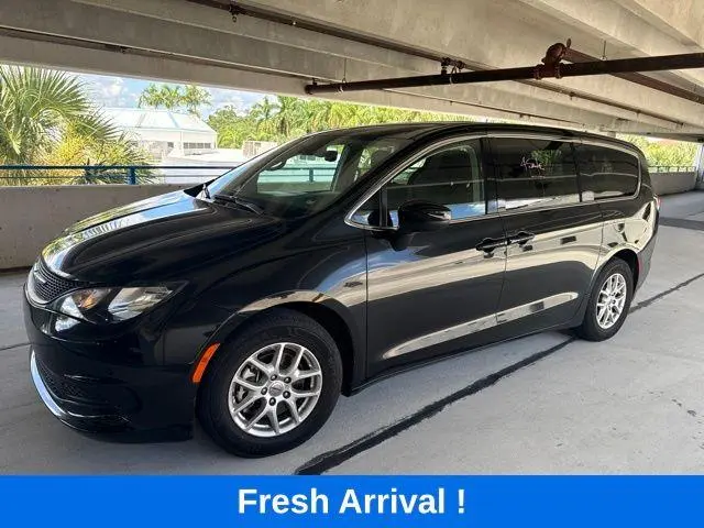 2023 Chrysler Voyager LX
